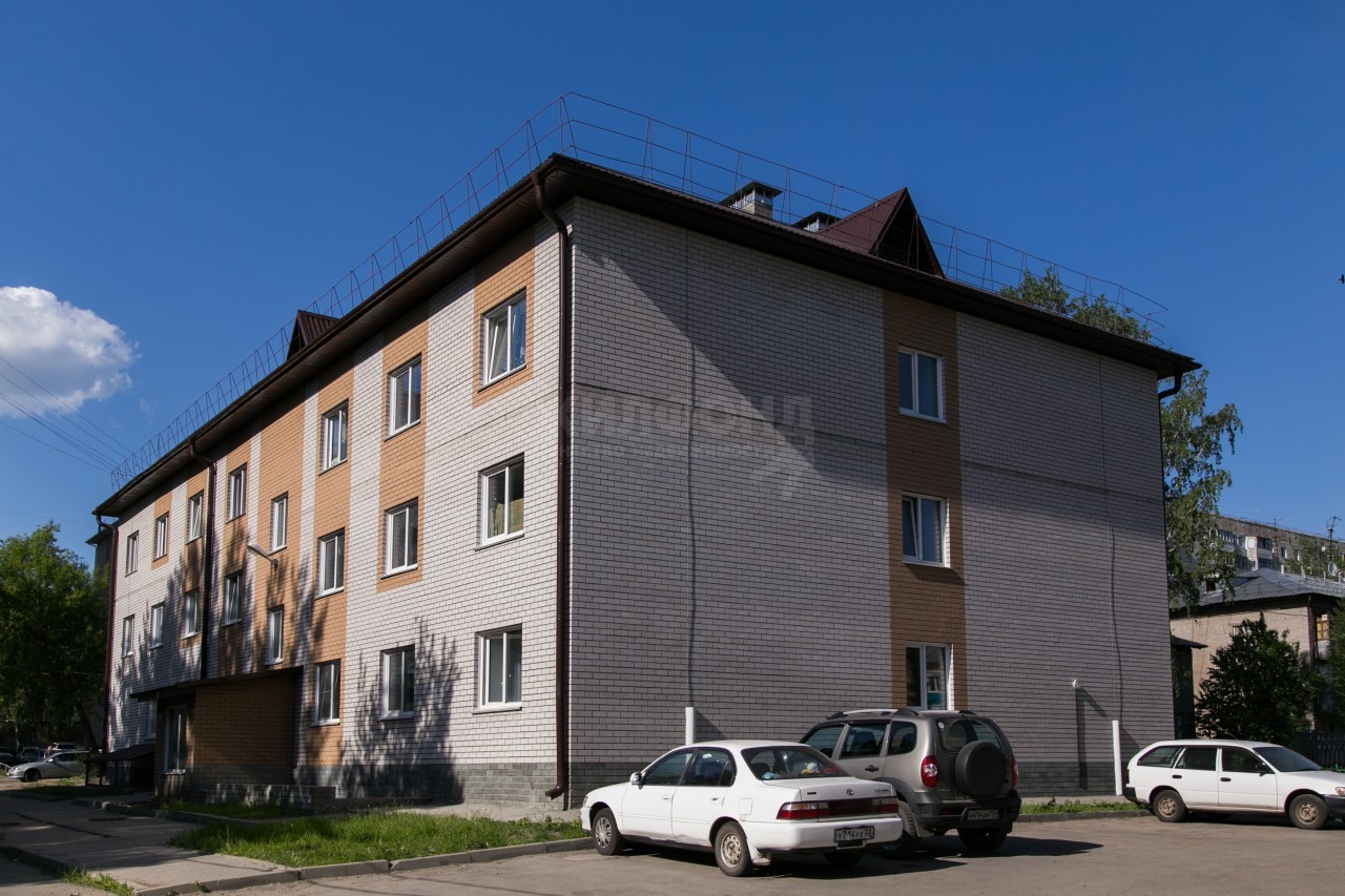 край. Алтайский, г. Барнаул, ул. Петра Сухова, д. 83а-фасад здания