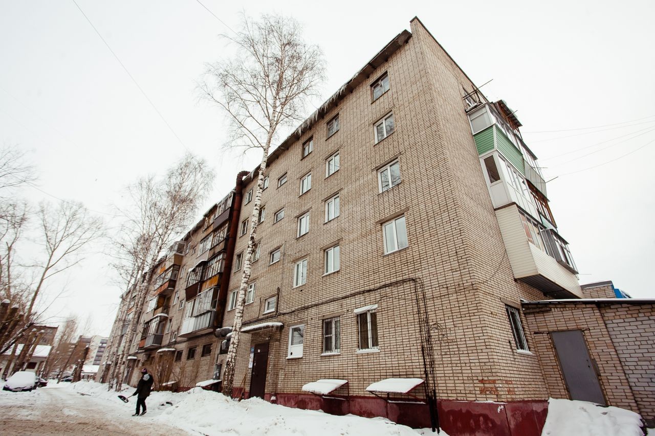 край. Алтайский, г. Барнаул, ул. Полярная, д. 32-фасад здания