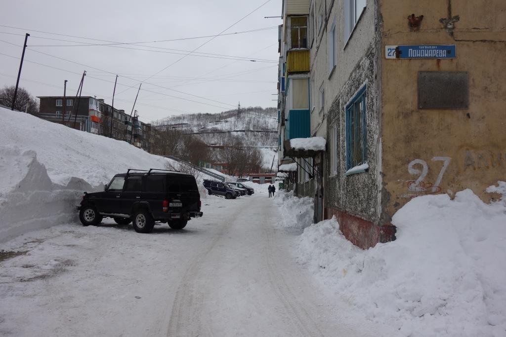 край. Камчатский, г. Петропавловск-Камчатский, ул. Пономарева, д. 27-придомовая территория