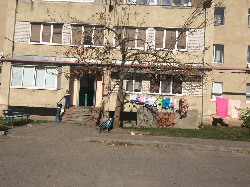 Респ. Карачаево-Черкесская, г. Карачаевск, ул. Ленина, д. 56, к. 1-фасад здания