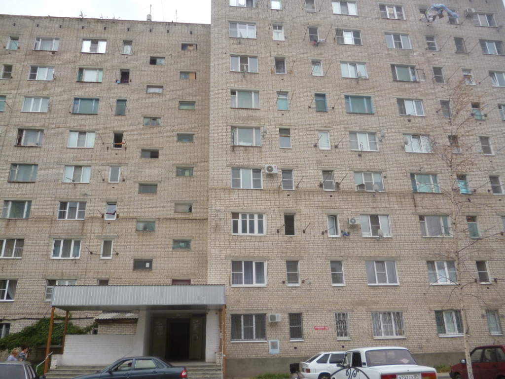 Респ. Карачаево-Черкесская, г. Черкесск, пл. Гутякулова, д. 15-фасад здания