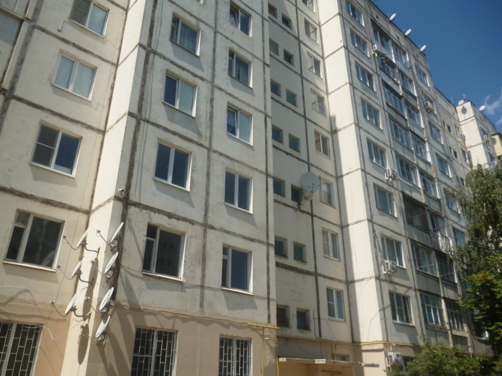 Респ. Карачаево-Черкесская, г. Черкесск, ул. Гутякулова, д. 20-фасад здания
