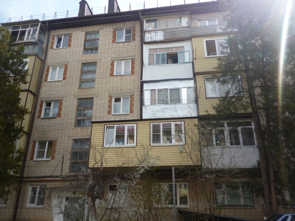 Респ. Карачаево-Черкесская, г. Черкесск, ул. Доватора, д. 56-фасад здания
