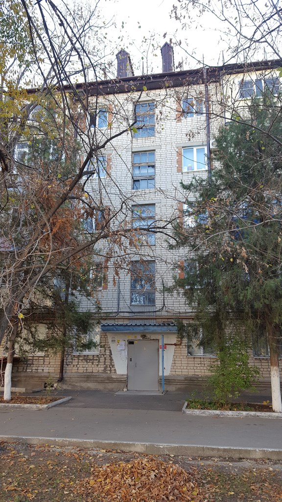 Респ. Карачаево-Черкесская, г. Черкесск, ул. Доватора, д. 56-фасад здания