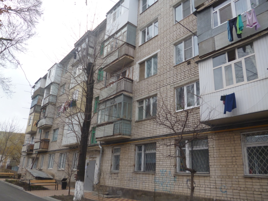 Респ. Карачаево-Черкесская, г. Черкесск, ул. Доватора, д. 72-фасад здания