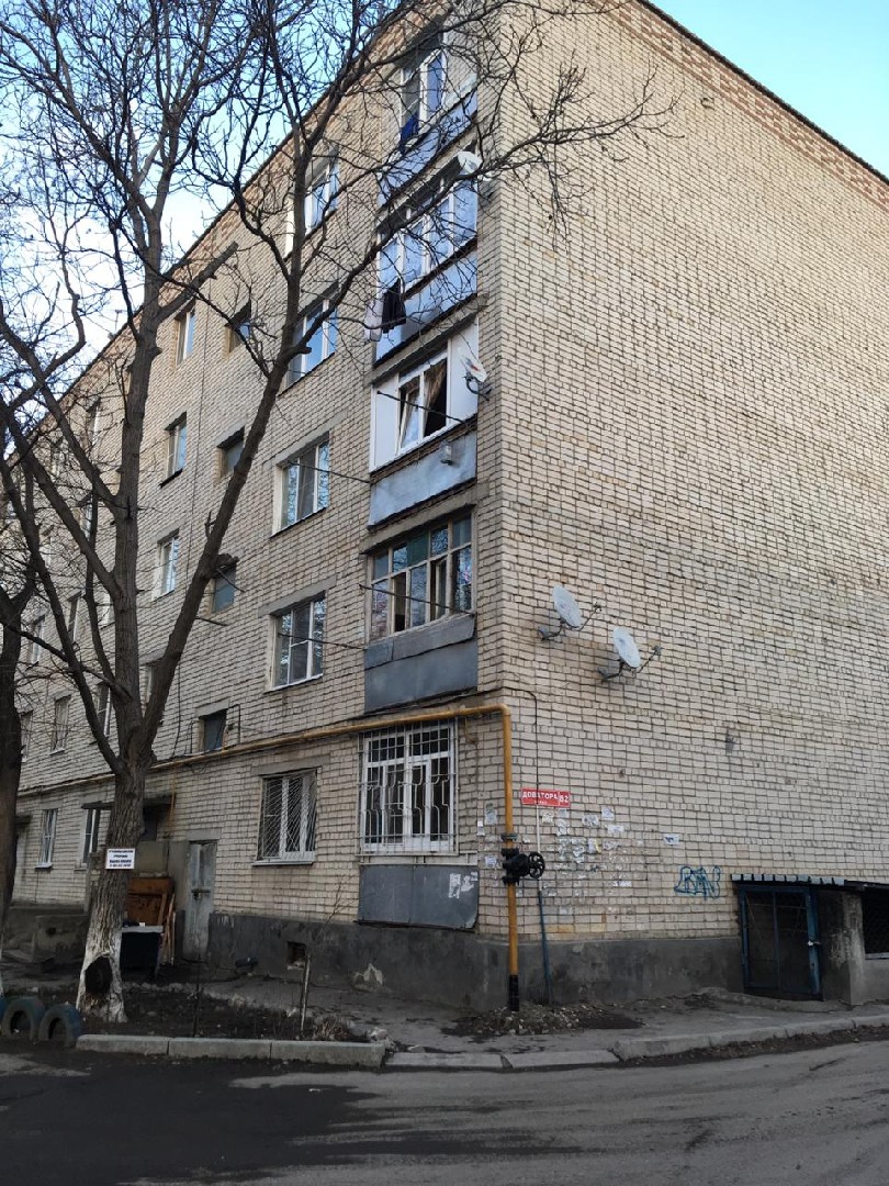Респ. Карачаево-Черкесская, г. Черкесск, ул. Доватора, д. 82-фасад здания