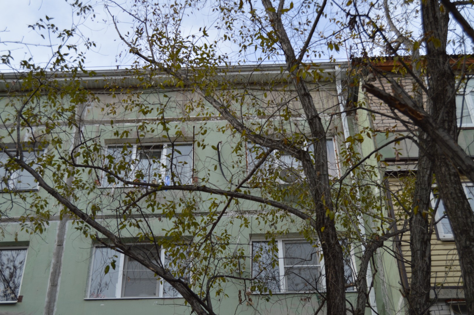 Респ. Карачаево-Черкесская, г. Черкесск, ул. Космонавтов, д. 8-фасад здания