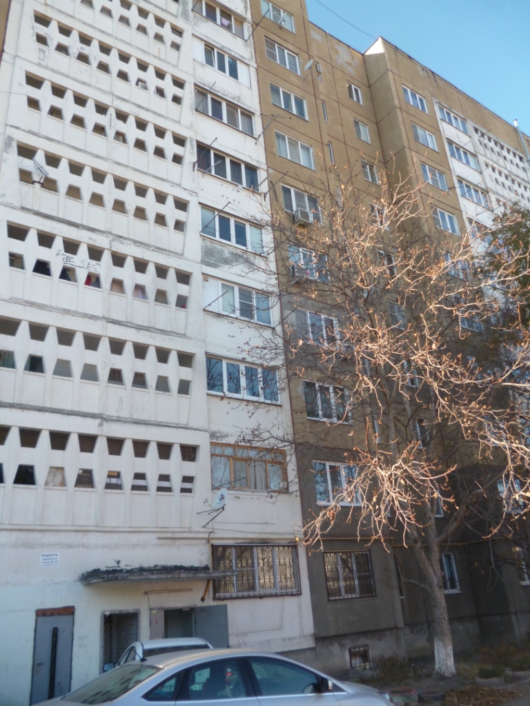 Респ. Карачаево-Черкесская, г. Черкесск, ул. Пушкинская, д. 81-фасад здания