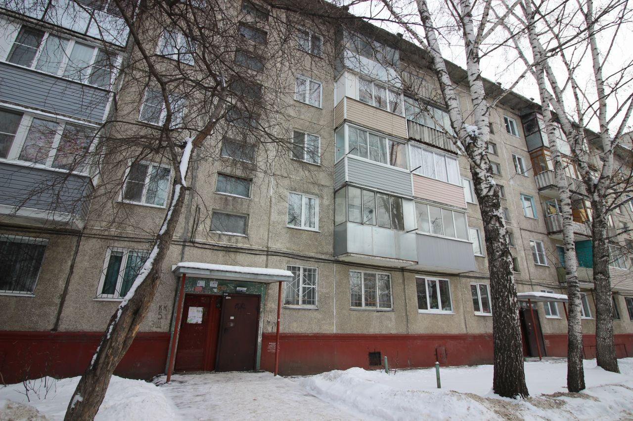 край. Алтайский, г. Барнаул, ул. Попова, д. 48-фасад здания