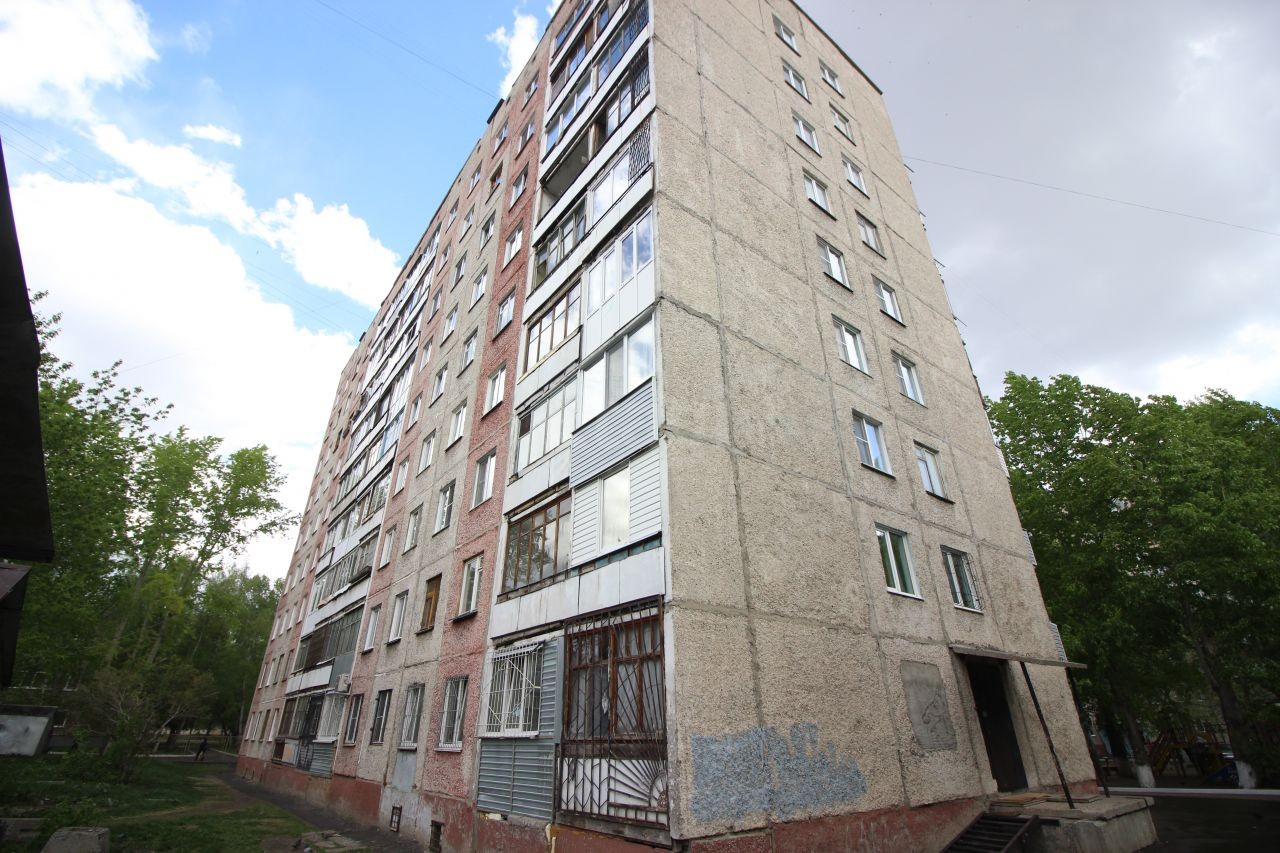край. Алтайский, г. Барнаул, ул. Попова, д. 72-фасад здания