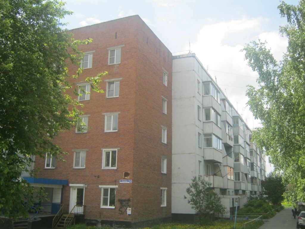 обл. Кемеровская, г. Калтан, ул. Калинина, д. 16-фасад здания