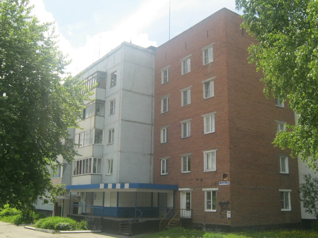 обл. Кемеровская, г. Калтан, ул. Калинина, д. 16-фасад здания