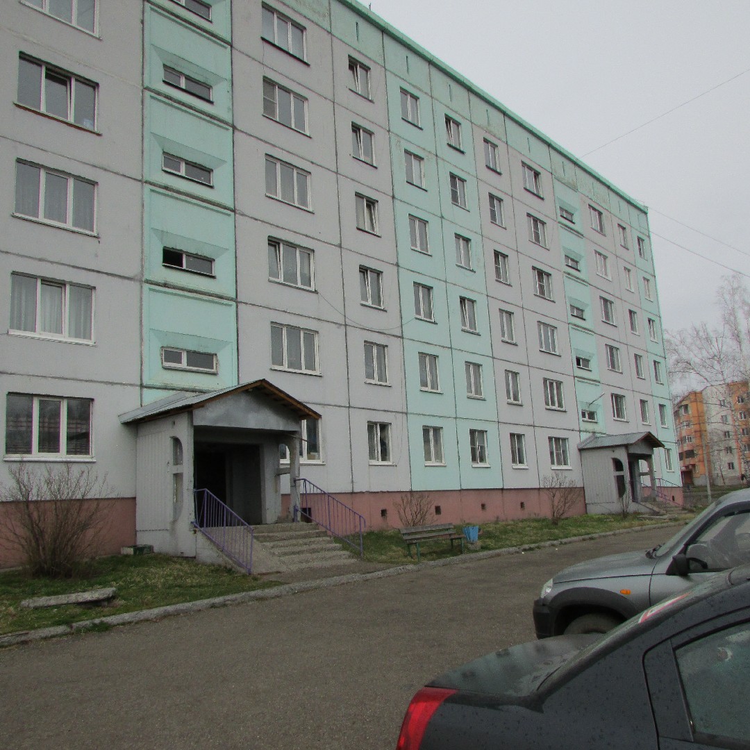 обл. Кемеровская, г. Калтан, ул. Комсомольская, д. 93-фасад здания