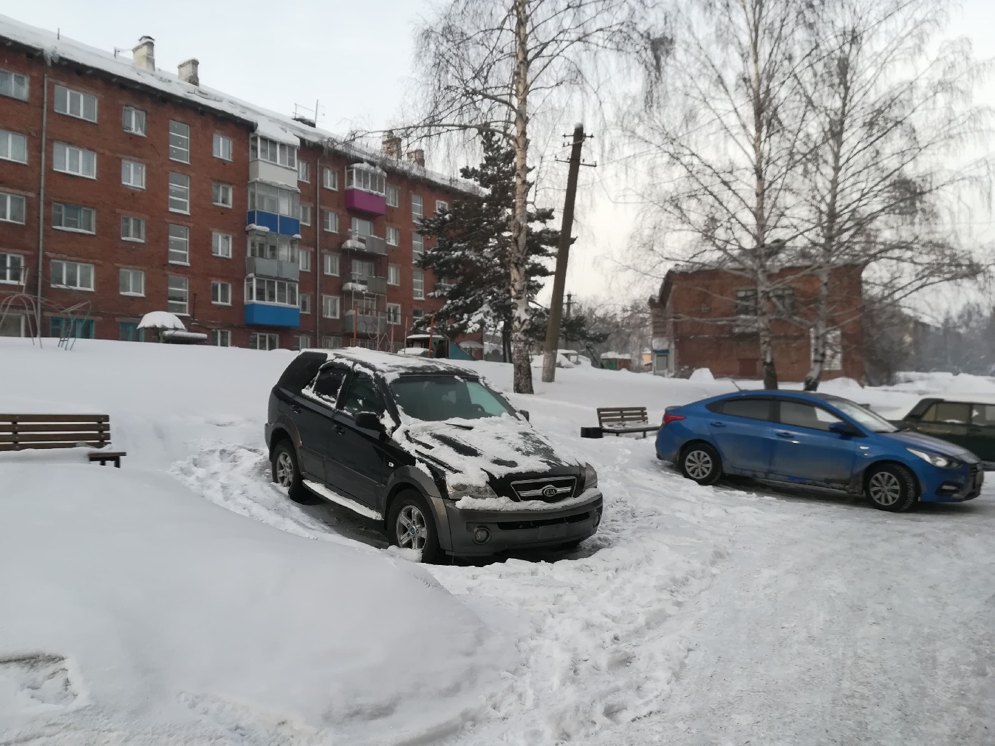 обл. Кемеровская, г. Калтан, п. Малиновка, ул. 60 лет Октября, д. 18-придомовая территория