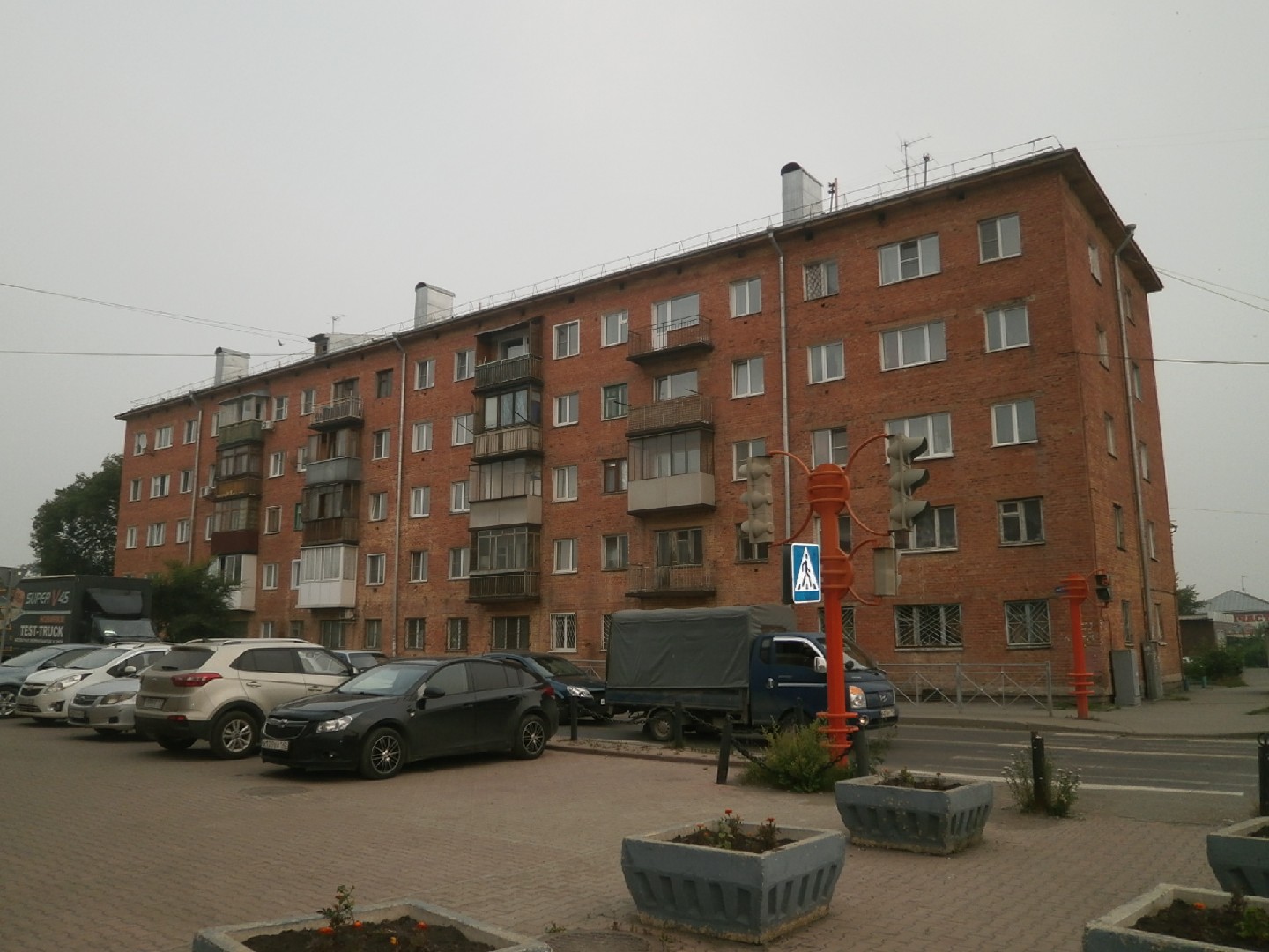 обл. Кемеровская, г. Кемерово, ул. Коммунистическая, д. 90-фасад здания