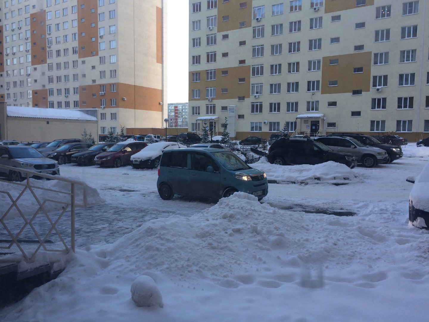 обл. Кемеровская, г. Кемерово, пр-кт. Московский, д. 12-придомовая территория