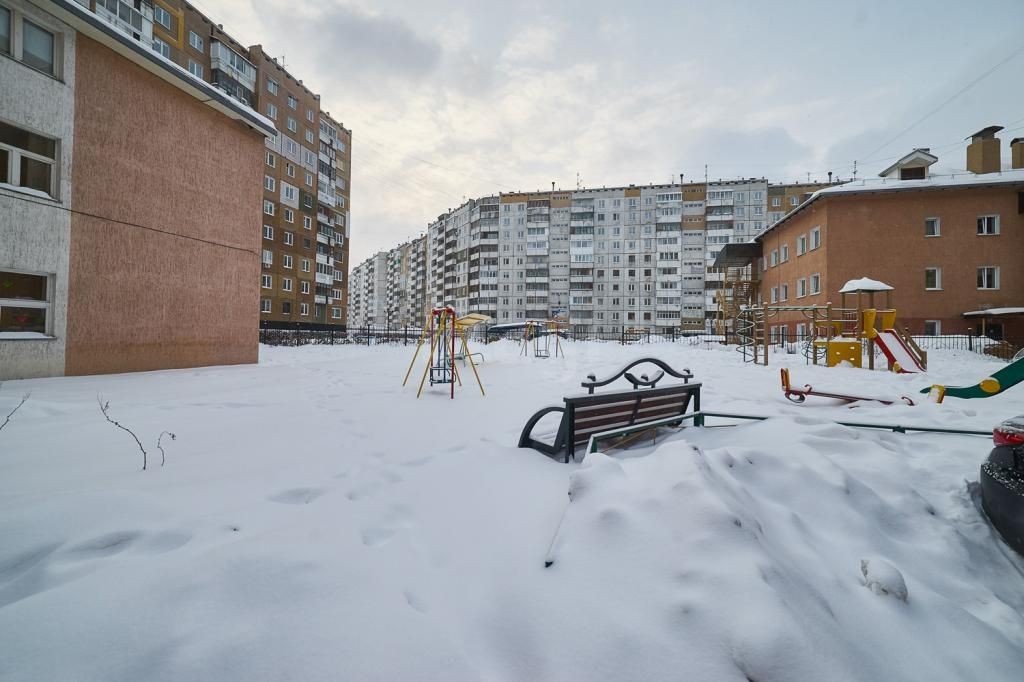 обл. Кемеровская, г. Кемерово, ул. Свободы, д. 15-придомовая территория