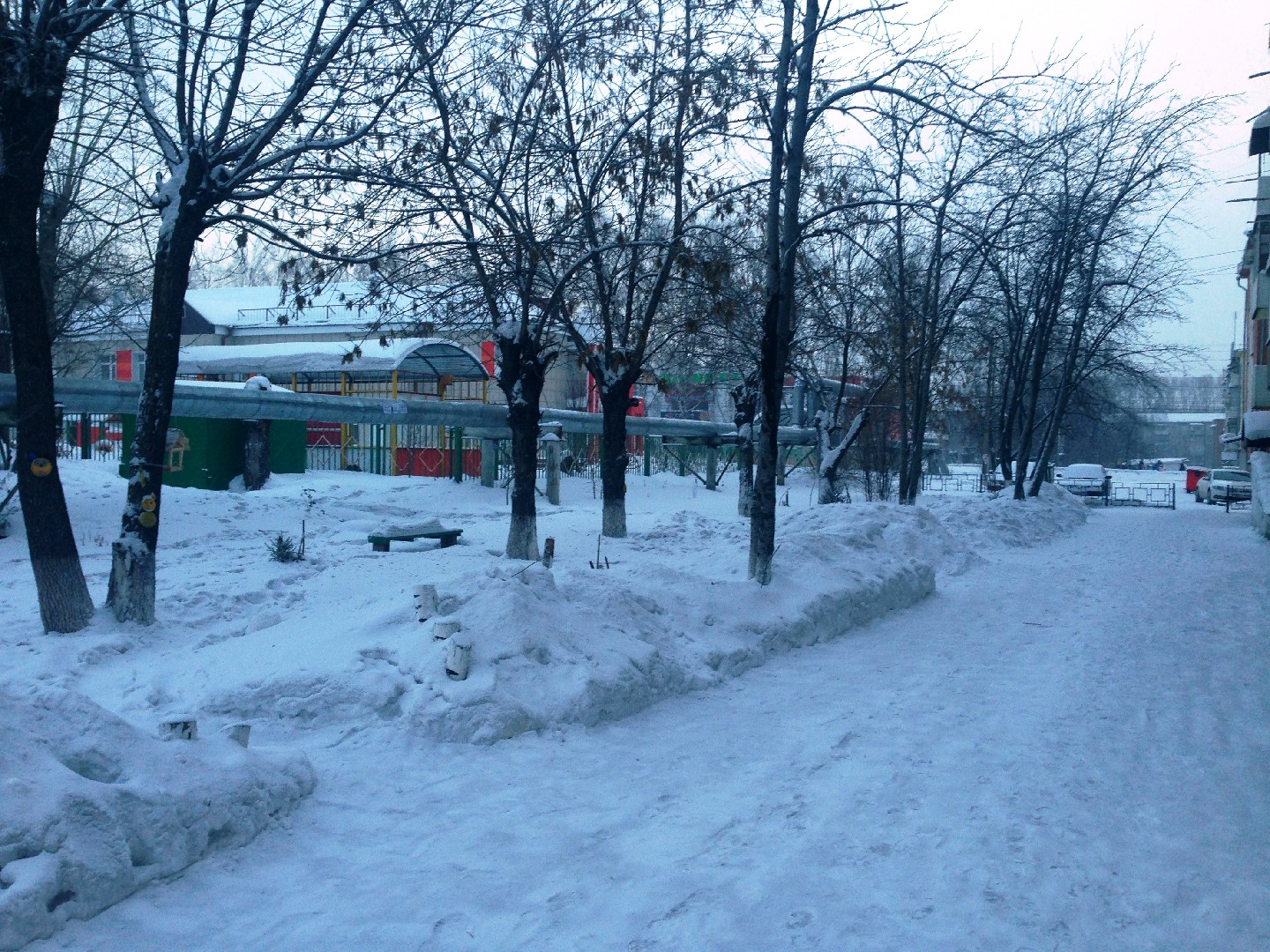 обл. Кемеровская, г. Ленинск-Кузнецкий, пр-кт. Кирова, д. 71, к. а-придомовая территория