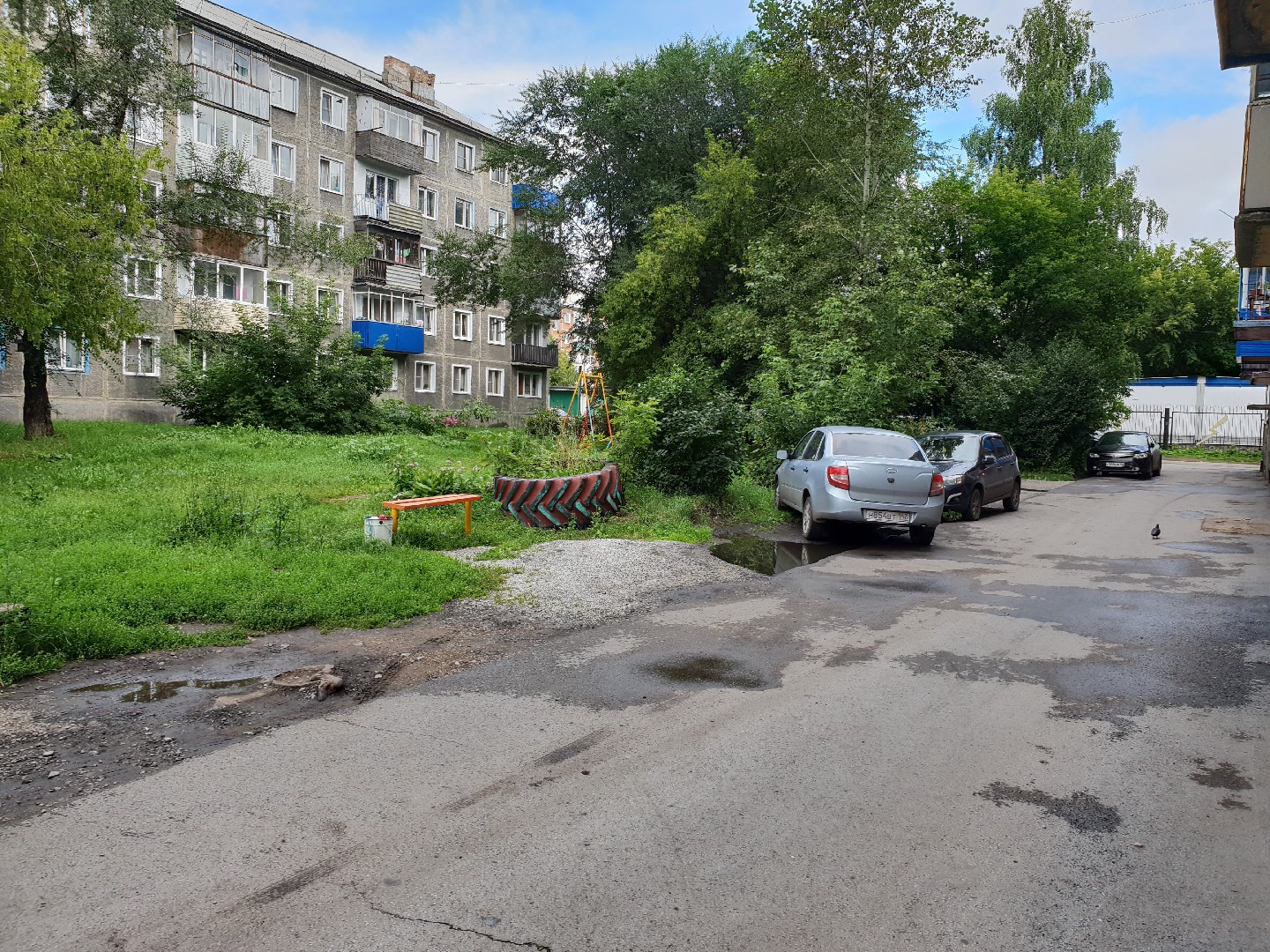 обл. Кемеровская, г. Ленинск-Кузнецкий, пр-кт. Кирова, д. 100Б-придомовая территория