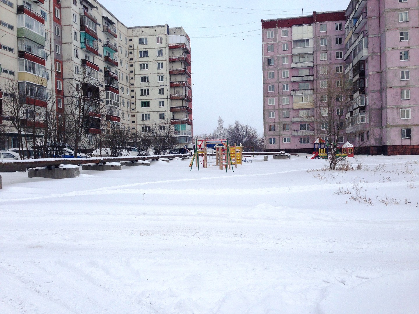 обл. Кемеровская, г. Ленинск-Кузнецкий, ул. Топкинская, д. 18-придомовая территория