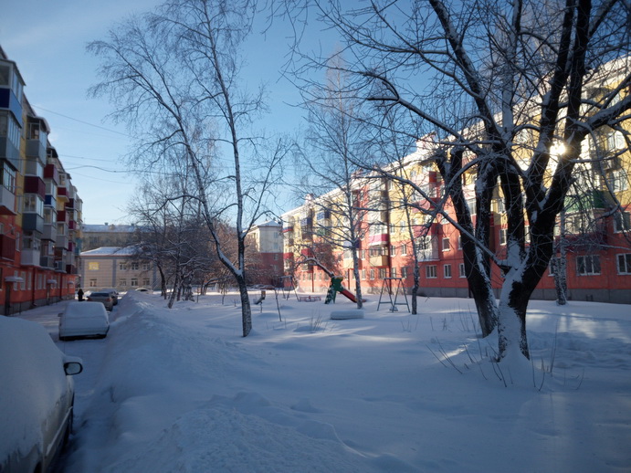 обл. Кемеровская, г. Междуреченск, пр-кт. 50 лет Комсомола, д. 4-придомовая территория