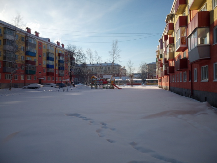 обл. Кемеровская, г. Междуреченск, пр-кт. 50 лет Комсомола, д. 4-придомовая территория