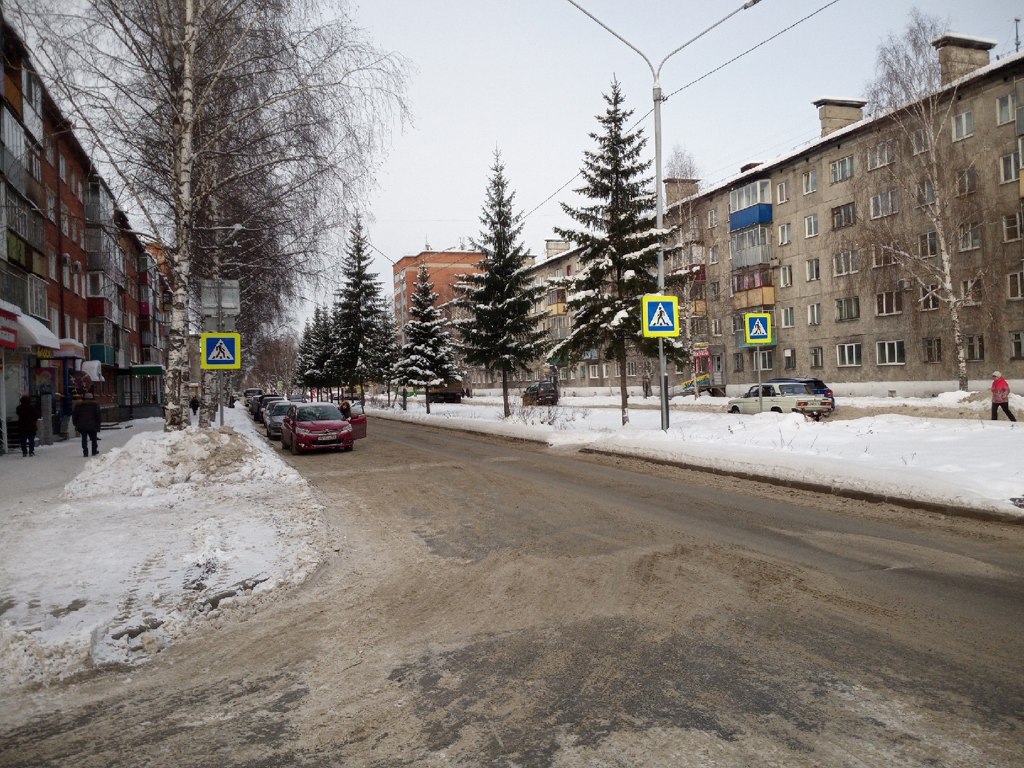 обл. Кемеровская, г. Междуреченск, пр-кт. 50 лет Комсомола, д. 42-придомовая территория