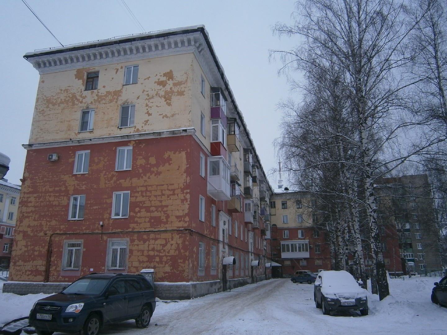 обл. Кемеровская, г. Междуреченск, пр-кт. Коммунистический, д. 1-фасад здания