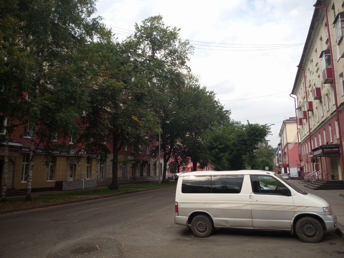 обл. Кемеровская, г. Междуреченск, пр-кт. Коммунистический, д. 8-придомовая территория