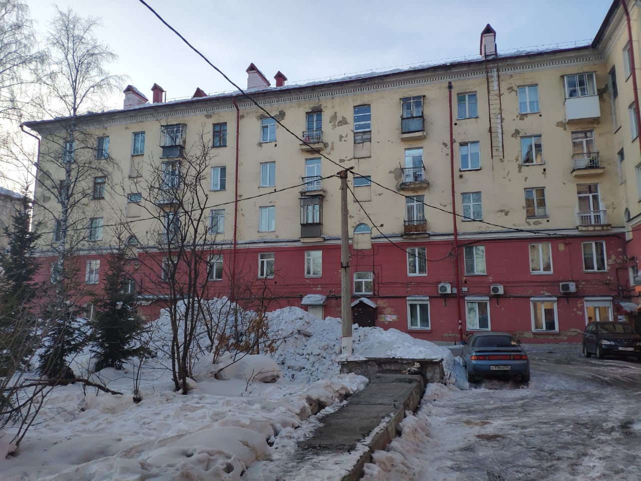 обл. Кемеровская, г. Междуреченск, пр-кт. Коммунистический, д. 8-придомовая территория