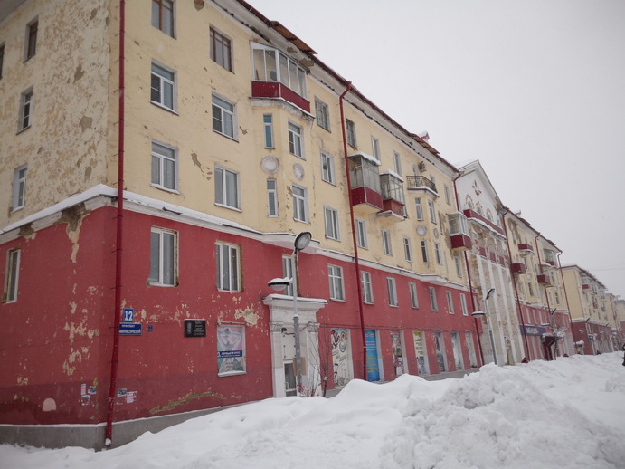 обл. Кемеровская, г. Междуреченск, пр-кт. Коммунистический, д. 12-фасад здания