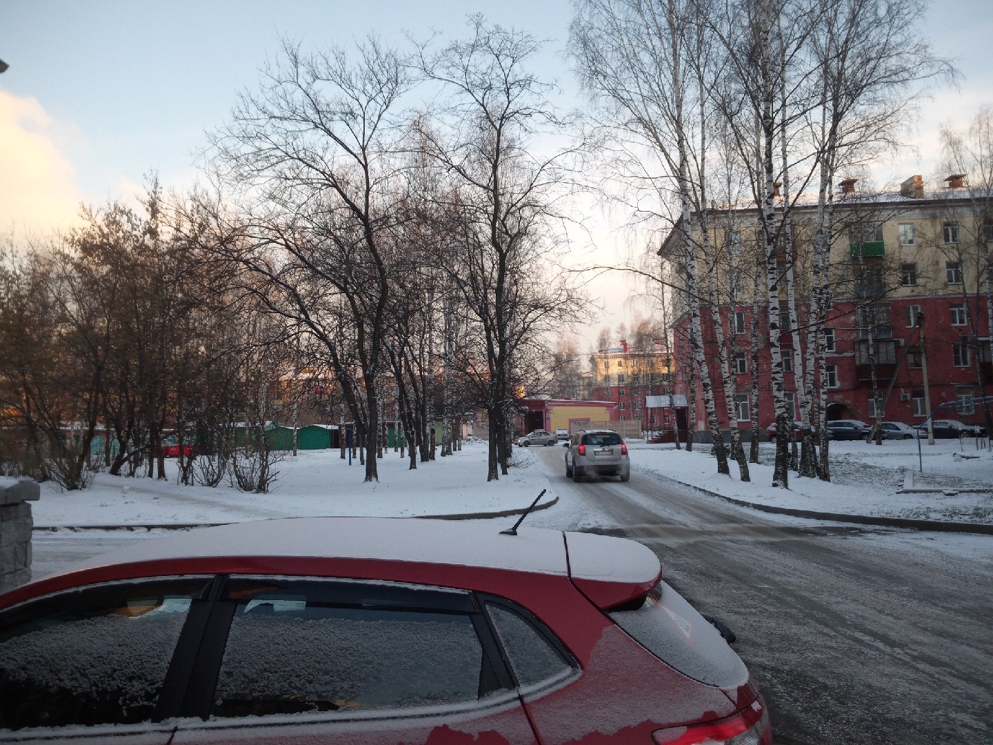 обл. Кемеровская, г. Междуреченск, пр-кт. Коммунистический, д. 13-придомовая территория