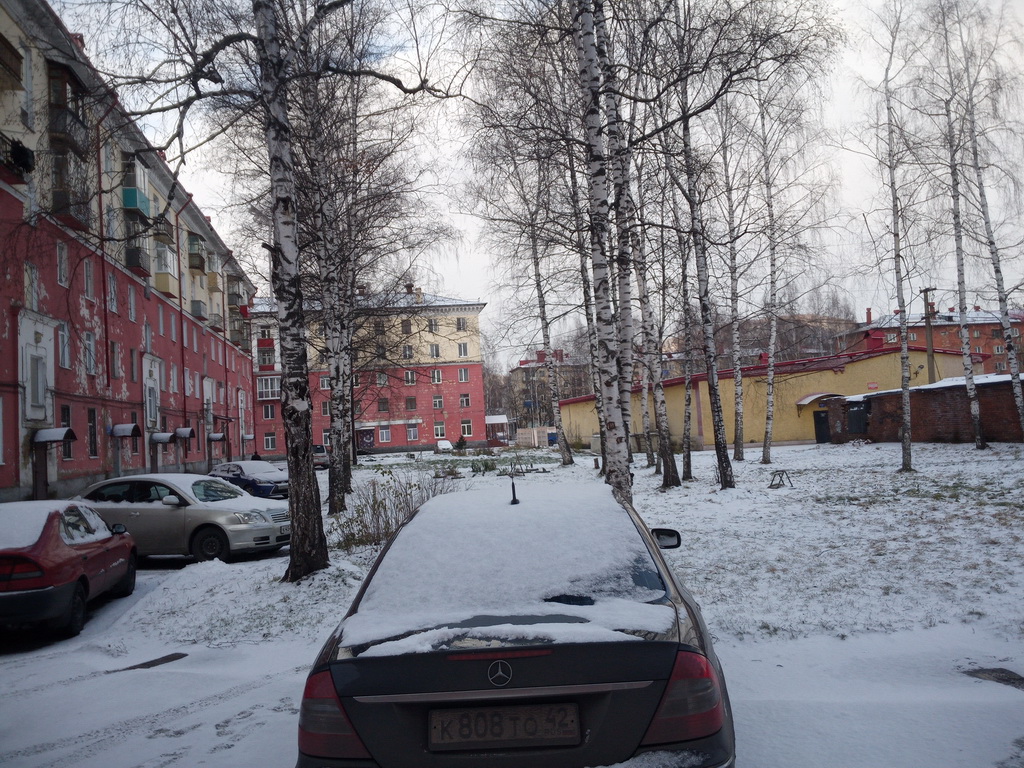 обл. Кемеровская, г. Междуреченск, пр-кт. Коммунистический, д. 17-придомовая территория