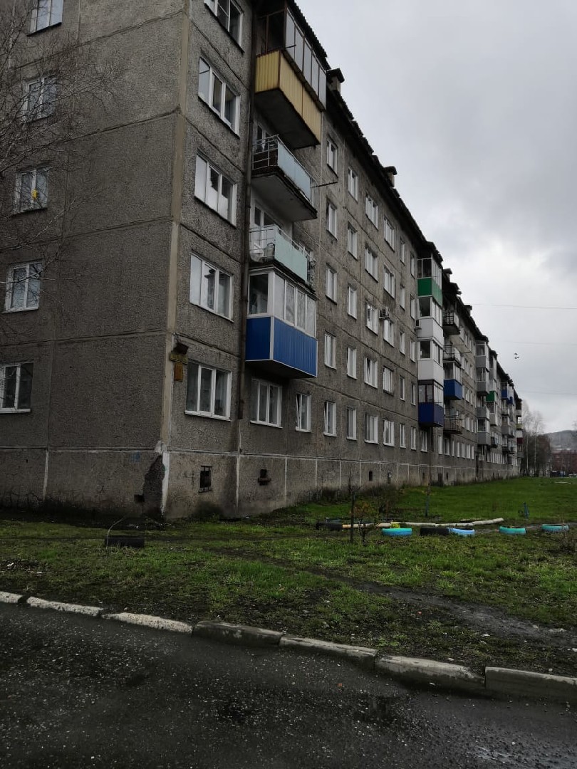 обл. Кемеровская, г. Междуреченск, ул. Лазо, д. 39-фасад здания