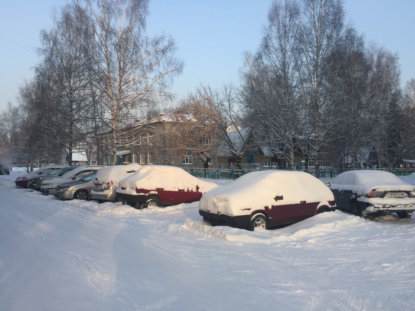 обл. Кемеровская, г. Междуреченск, пр-кт. Строителей, д. 9-придомовая территория