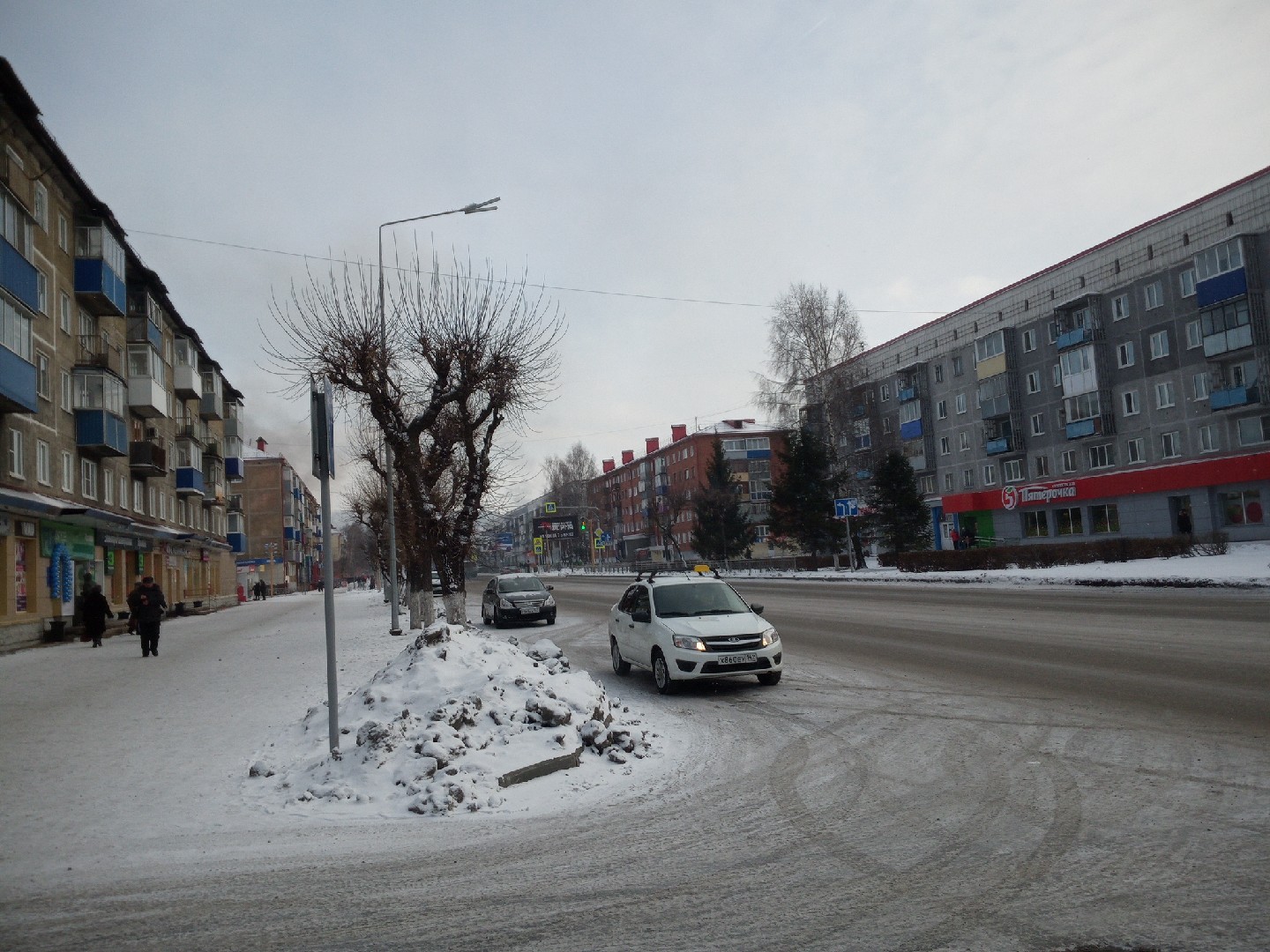 обл. Кемеровская, г. Междуреченск, пр-кт. Строителей, д. 19-придомовая территория