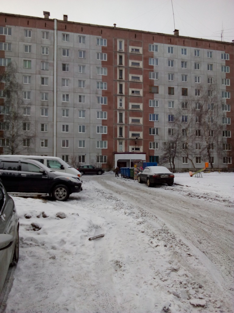 обл. Кемеровская, г. Междуреченск, пр-кт. Шахтеров, д. 7-фасад здания