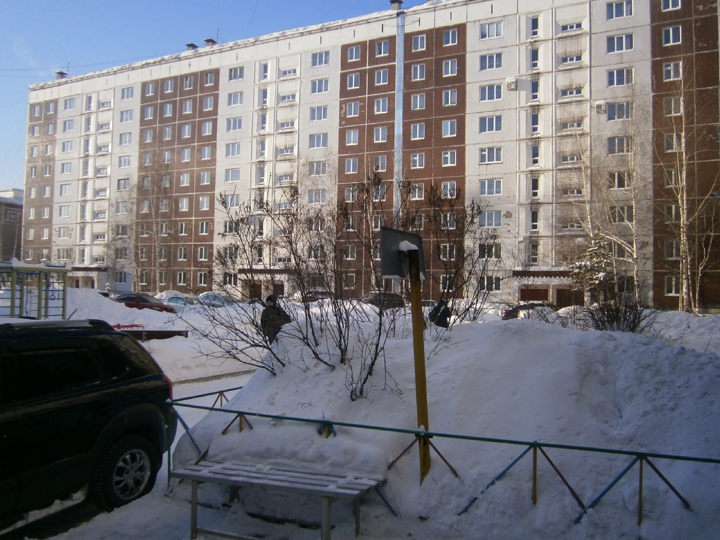 обл. Кемеровская, г. Междуреченск, пр-кт. Шахтеров, д. 41-придомовая территория