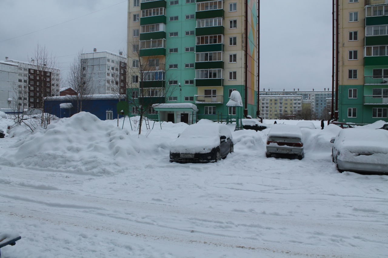 обл. Кемеровская, г. Междуреченск, пр-кт. Шахтеров, д. 61-придомовая территория