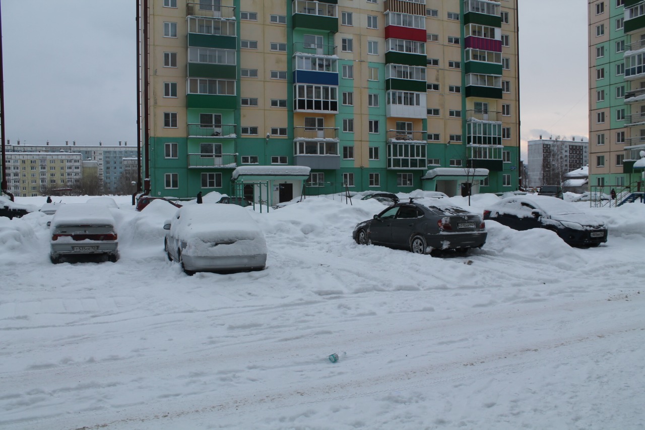 обл. Кемеровская, г. Междуреченск, пр-кт. Шахтеров, д. 61-придомовая территория