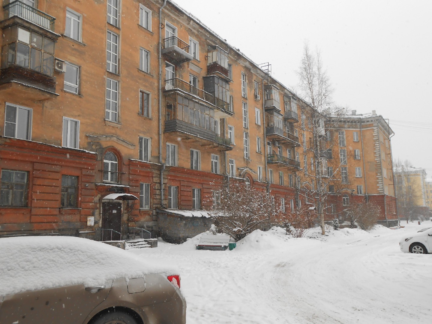 обл. Кемеровская, г. Новокузнецк, ул. 25 лет Октября, д. 2-фасад здания