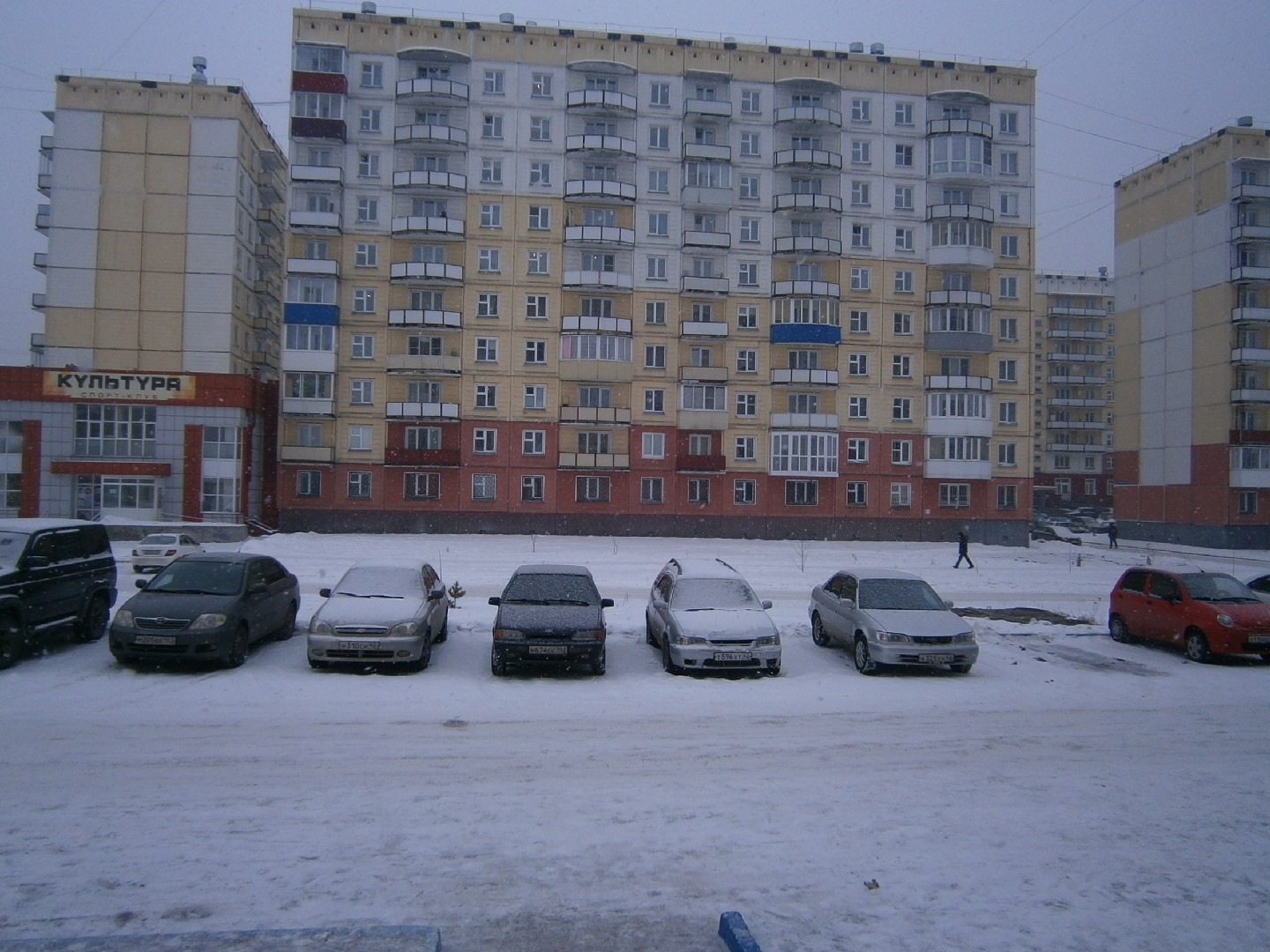 обл. Кемеровская, г. Новокузнецк, ул. Братьев Сизых, д. 10а-придомовая территория