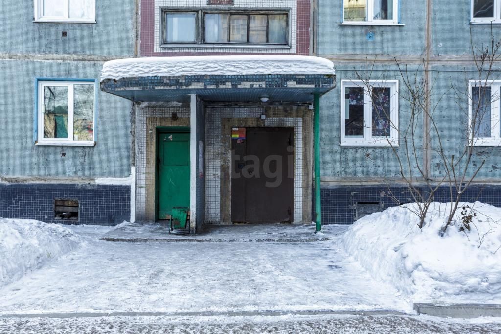 обл. Кемеровская, г. Новокузнецк, ул. Вокзальная, д. 8-вход снаружи