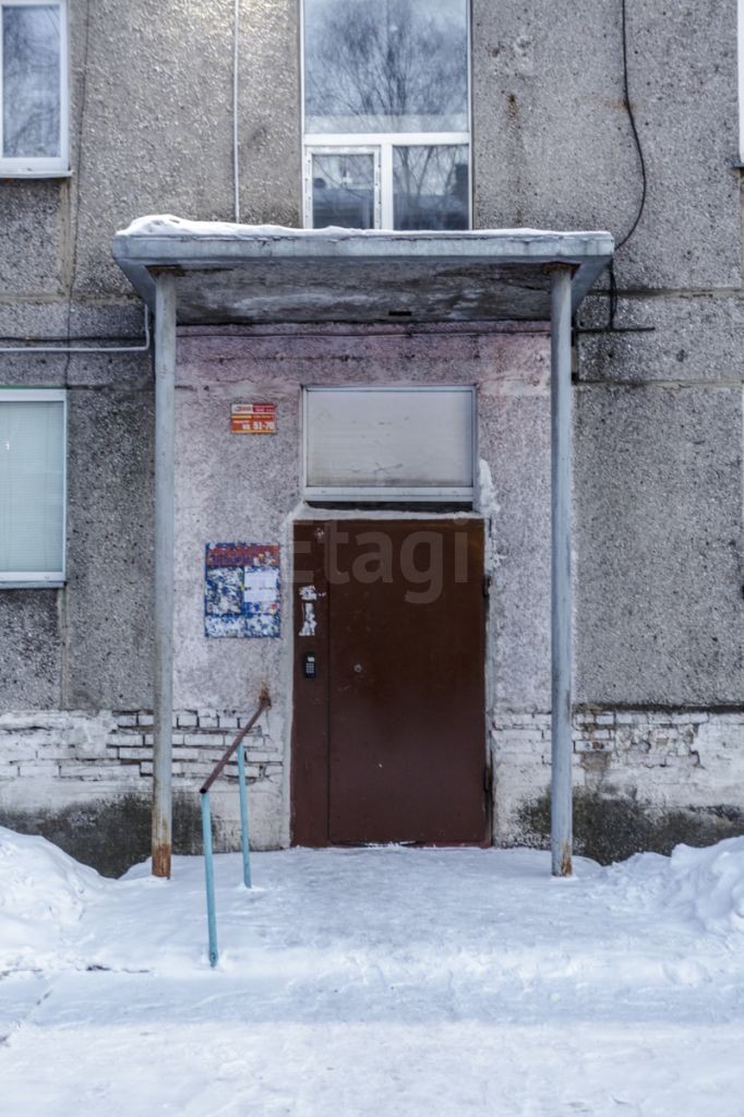 обл. Кемеровская, г. Новокузнецк, ул. День Шахтера, д. 19-вход снаружи