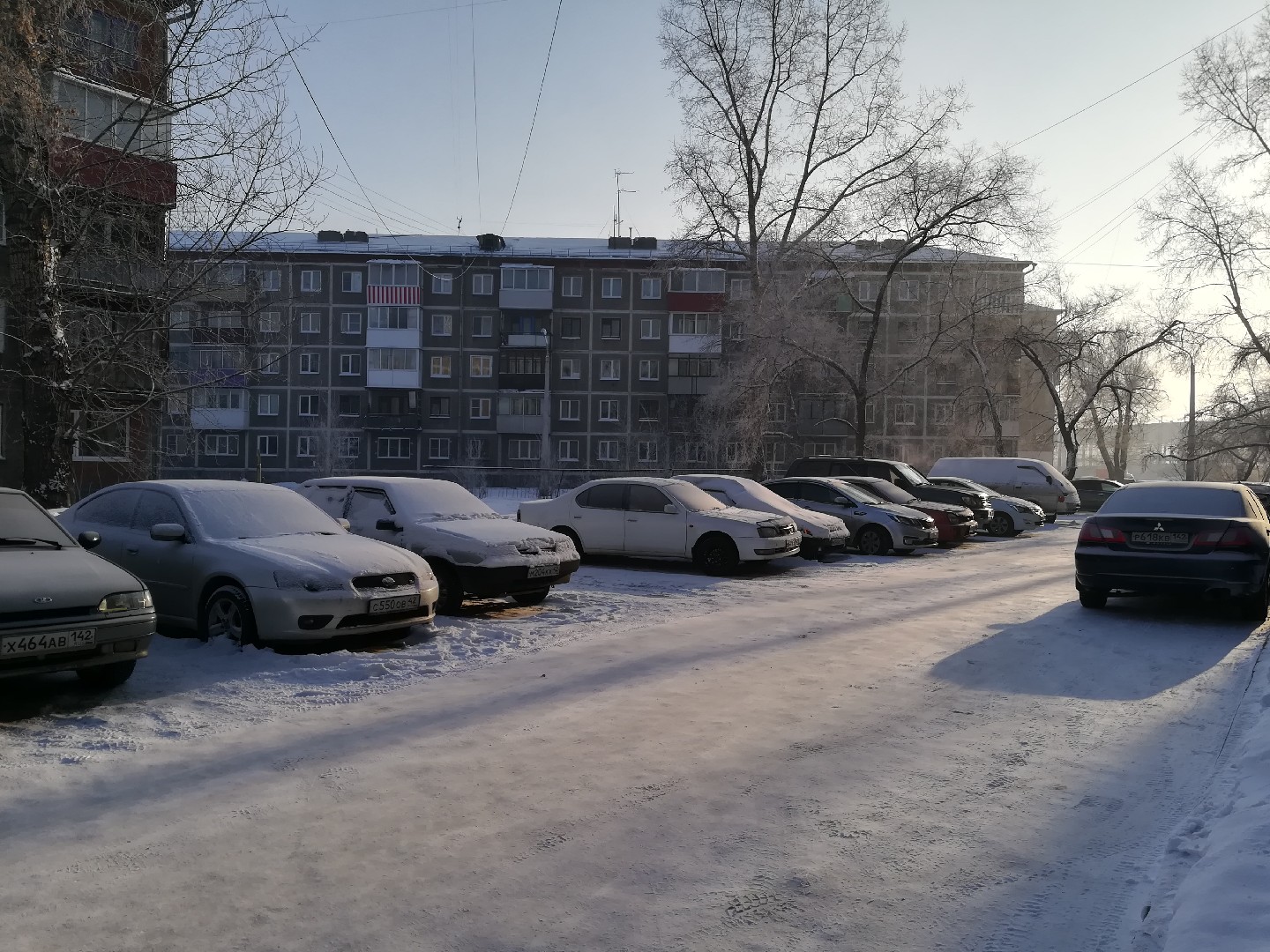 обл. Кемеровская, г. Новокузнецк, ул. Кузнецова, д. 15-придомовая территория