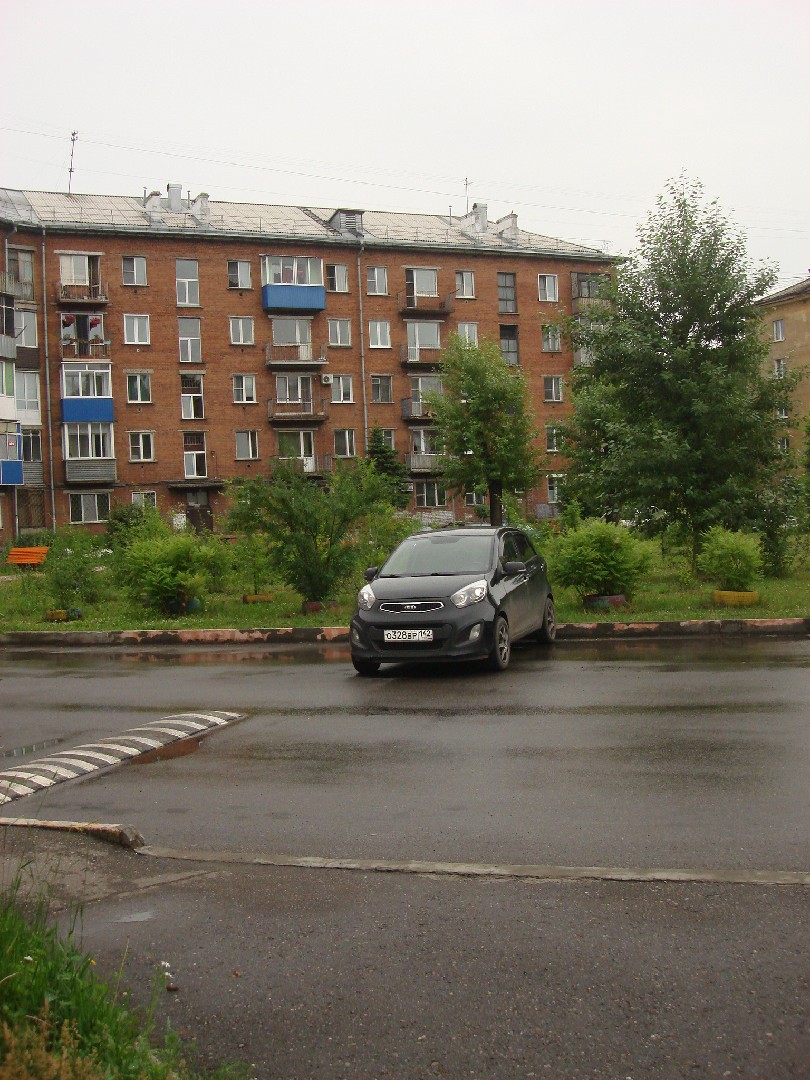 обл. Кемеровская, г. Новокузнецк, ул. Кутузова, д. 14-придомовая территория