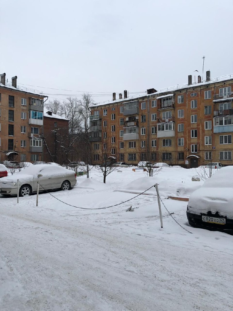 обл. Кемеровская, г. Новокузнецк, ул. Кутузова, д. 18-придомовая территория