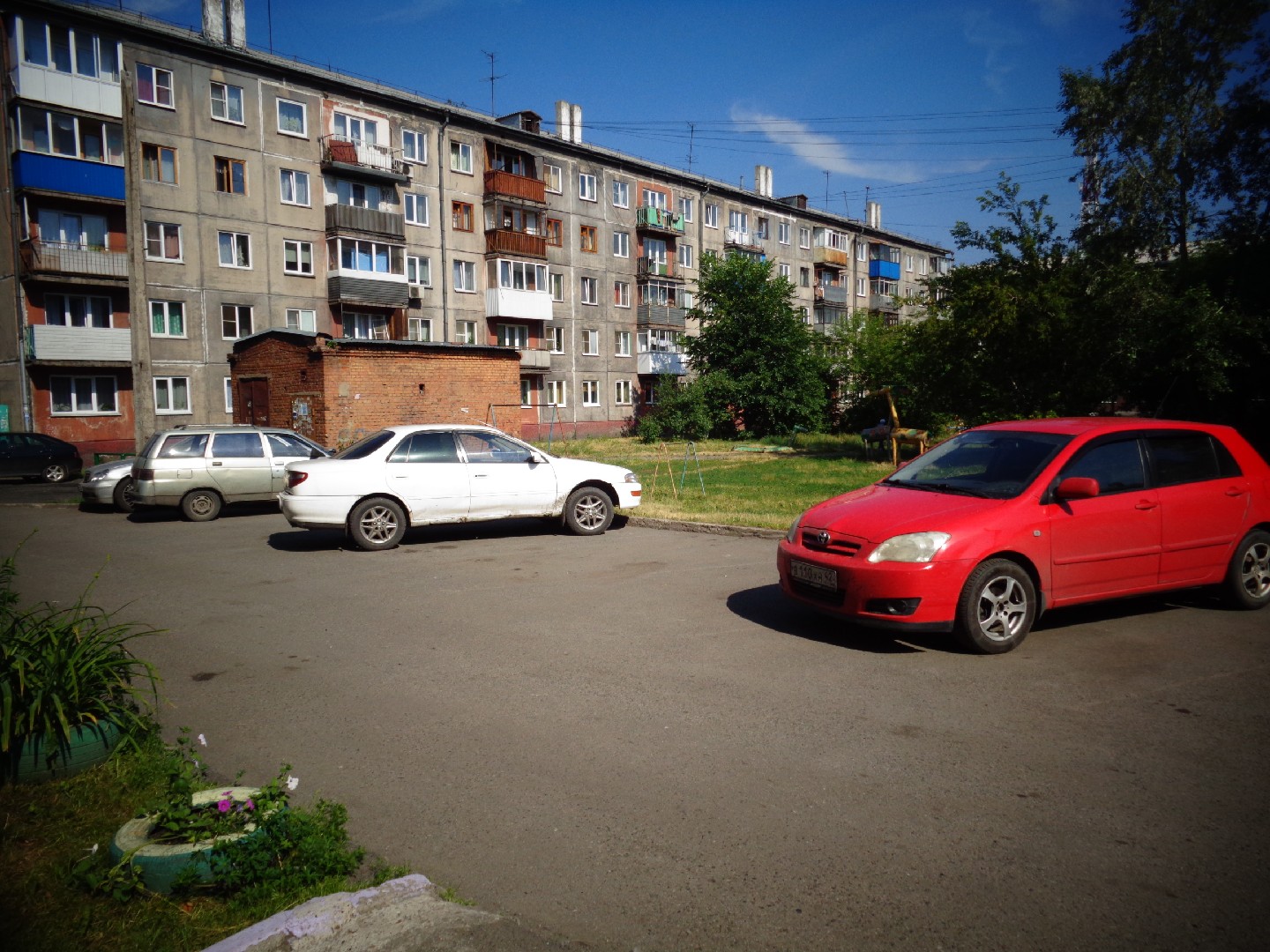 обл. Кемеровская, г. Новокузнецк, ул. Лазо, д. 8-придомовая территория