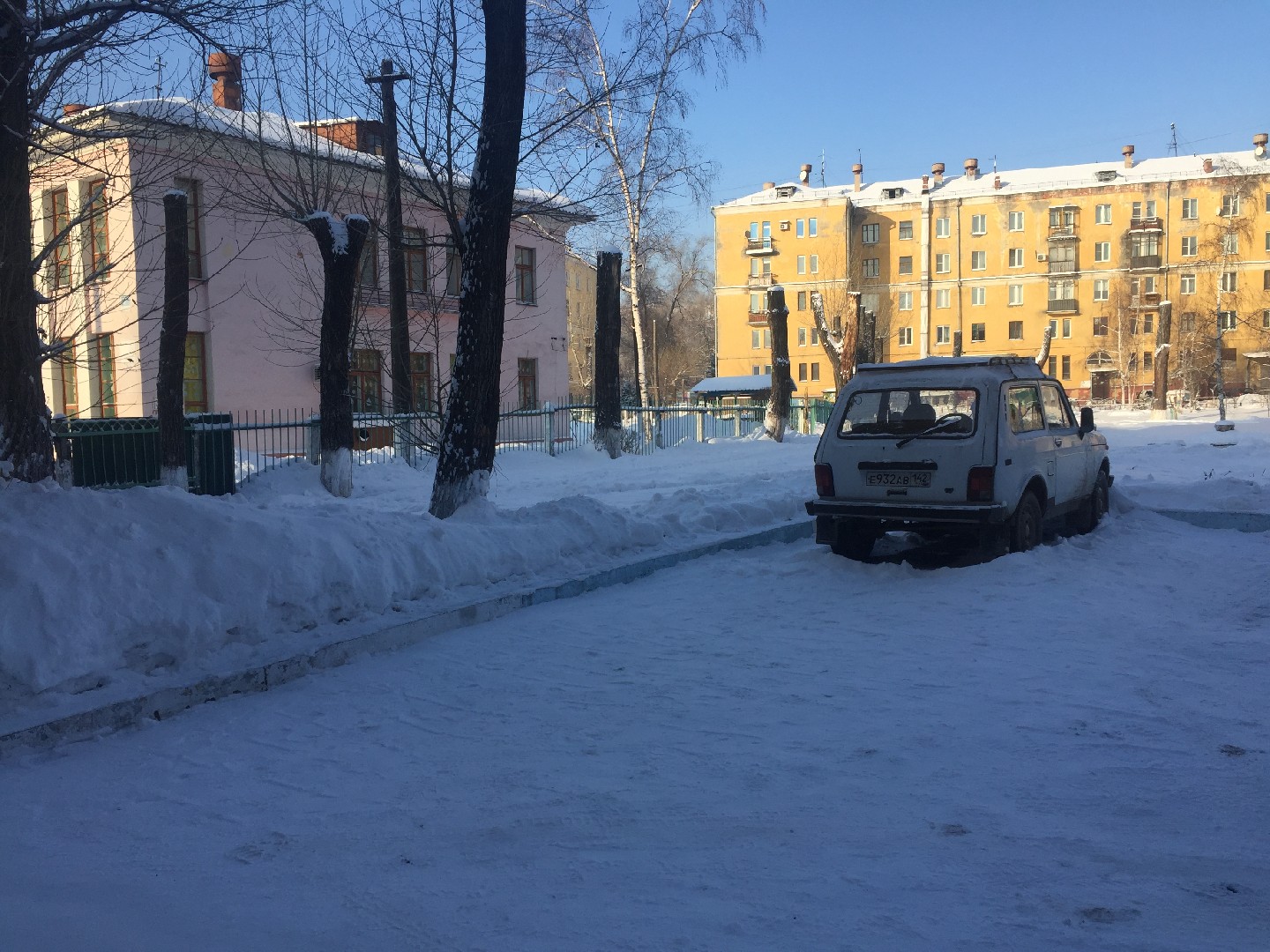 обл. Кемеровская, г. Новокузнецк, ул. Обнорского, д. 9-придомовая территория