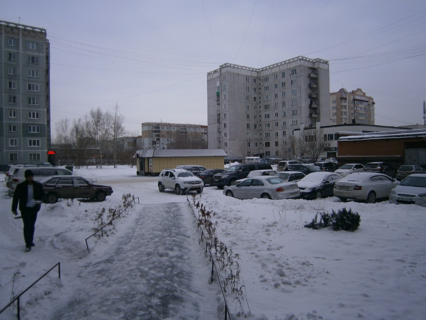 обл. Кемеровская, г. Новокузнецк, ул. Павловского, д. 15-придомовая территория